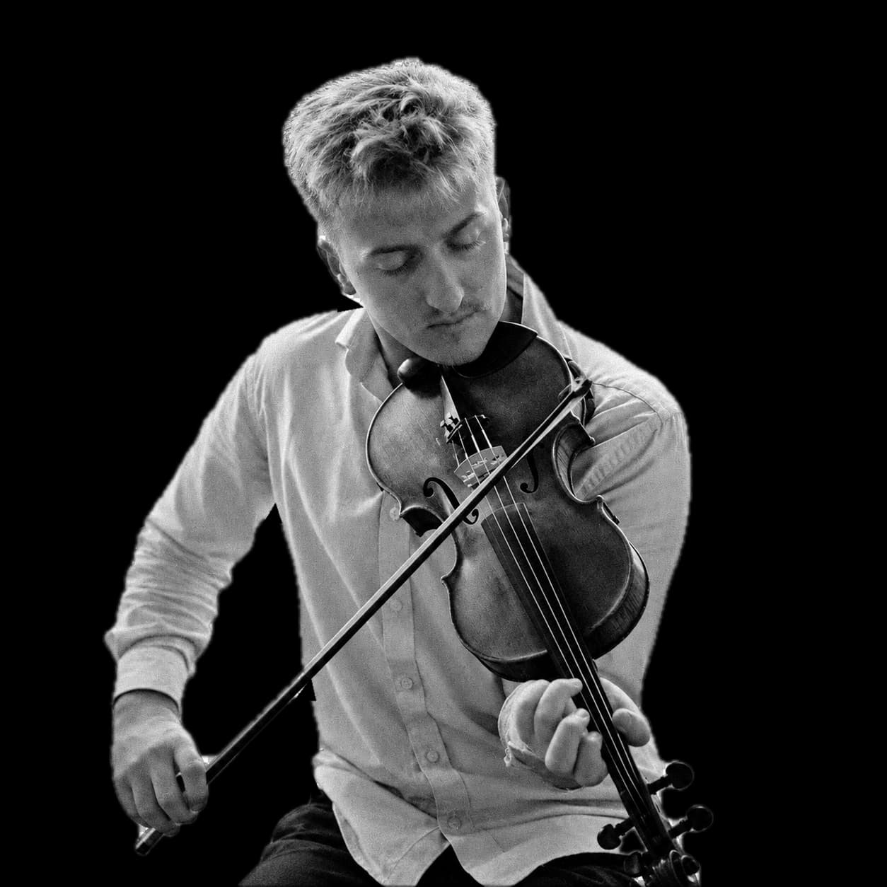 Tomás Ó Dálaigh playing the fiddle